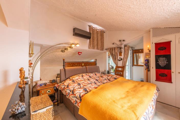 Image No.10-2 Bed Townhouse for sale