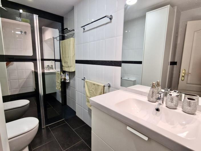 Image No.21-3 Bed Apartment for sale