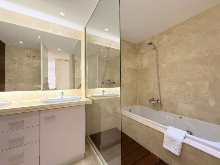 Image No.22-3 Bed Apartment for sale