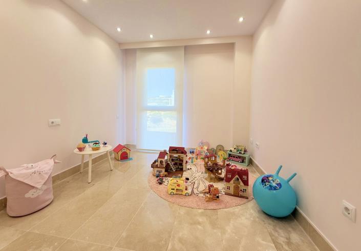 Image No.23-3 Bed Apartment for sale