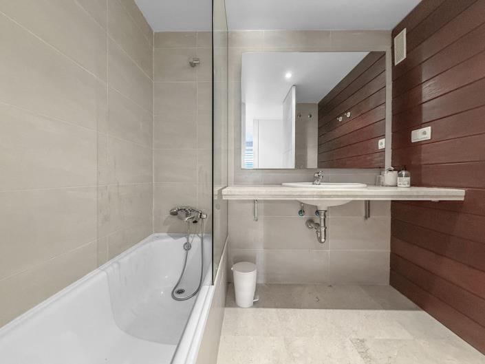 Image No.24-3 Bed Apartment for sale