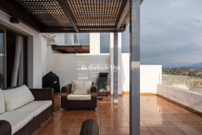 10-bb915d1cb19341576dcdc994b81ab9c5