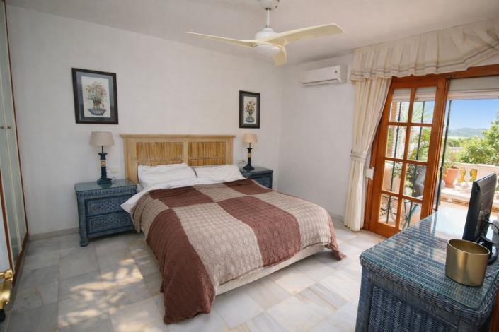 Image No.11-2 Bed Townhouse for sale