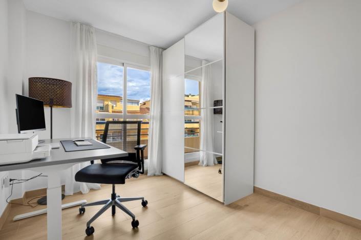 Image No.12-3 Bed Apartment for sale