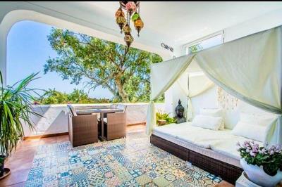 1-84e341d8bbd82f345ae3462e12485f3f