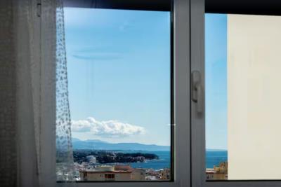 10-bb915d1cb19341576dcdc994b81ab9c5