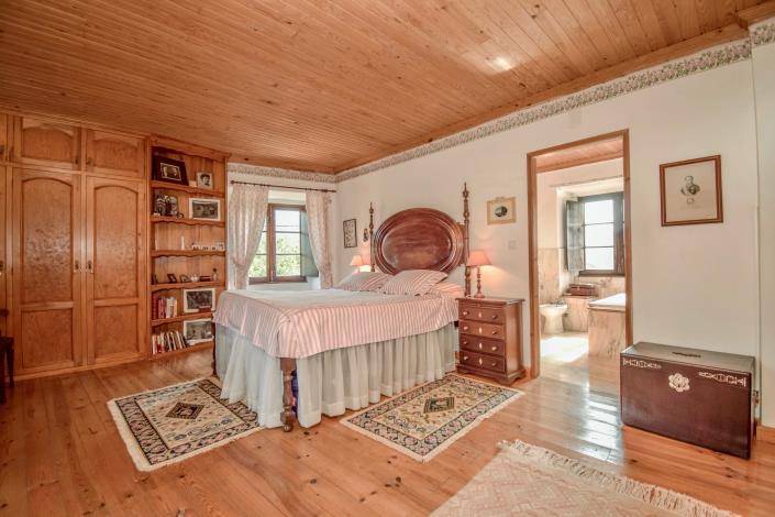 Image No.8-8 Bed Farmhouse for sale