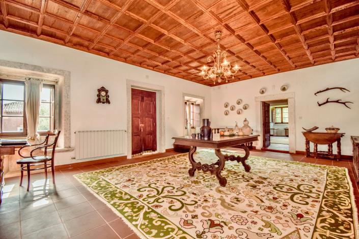 Image No.6-8 Bed Farmhouse for sale