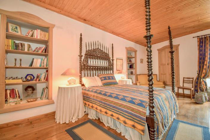 Image No.9-8 Bed Farmhouse for sale