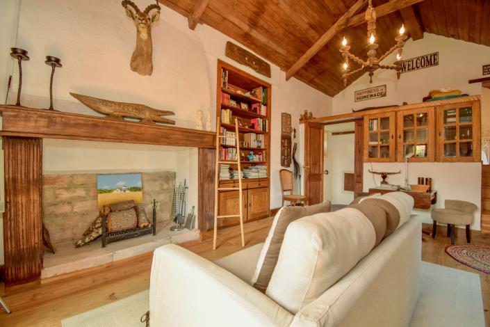 Image No.4-8 Bed Farmhouse for sale