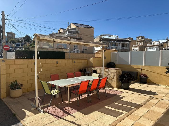 Image No.2-4 Bed Property for sale