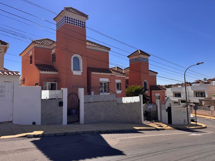 Image No.2-3 Bed Villa for sale