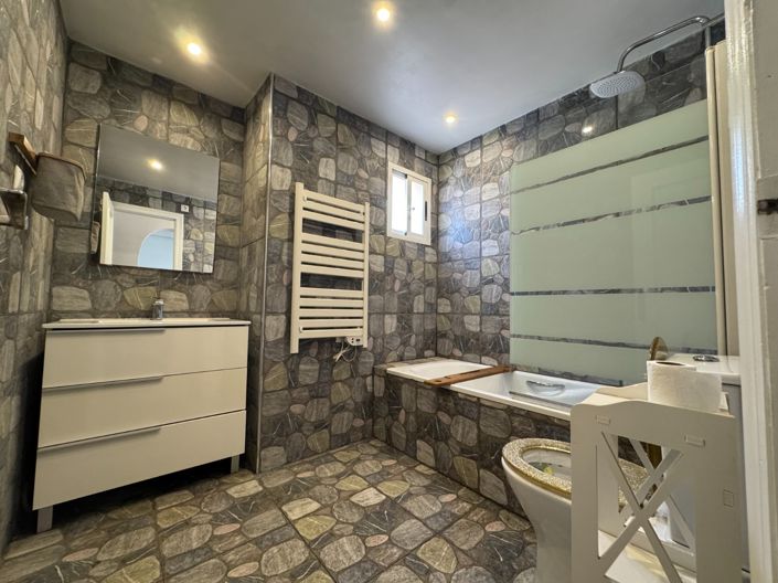 Image No.22-4 Bed Property for sale