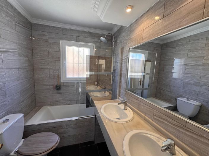 Image No.24-3 Bed Villa for sale