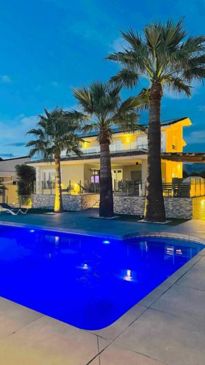 Image No.3-4 Bed Villa for sale