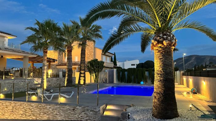 Image No.4-4 Bed Villa for sale