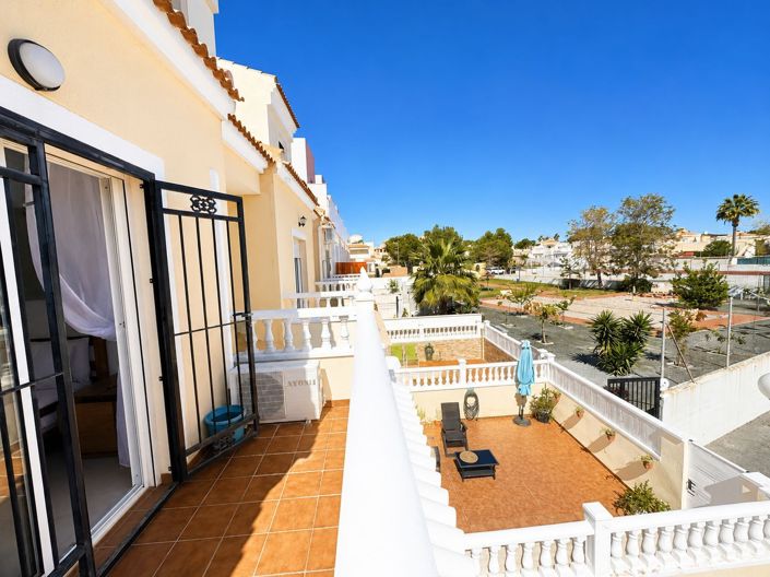 Image No.15-3 Bed Townhouse for sale
