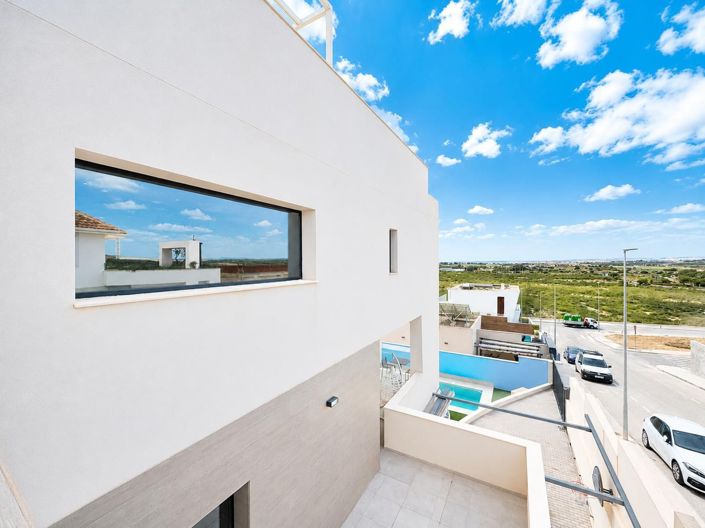 Image No.3-4 Bed Villa for sale