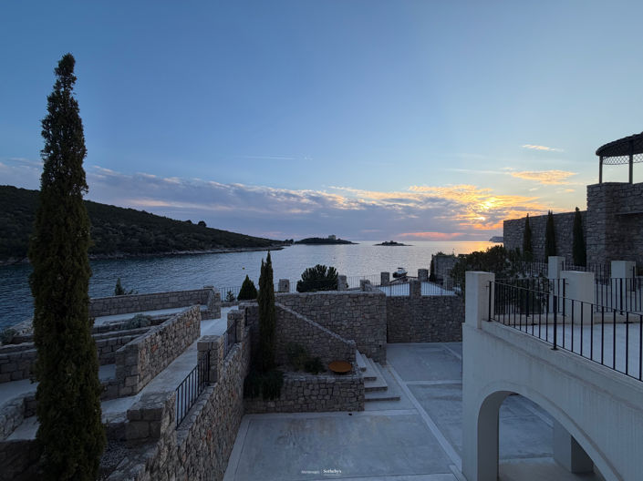 Image No.10-7 Bed Villa for sale