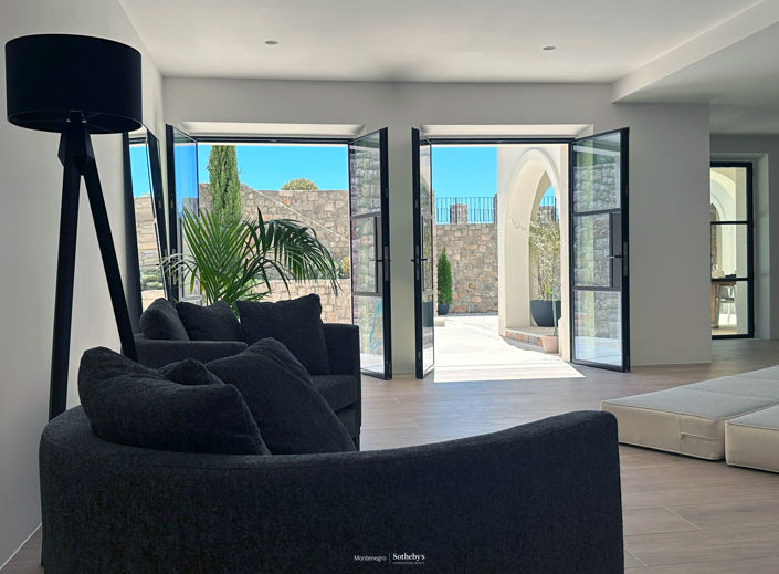 Image No.15-7 Bed Villa for sale