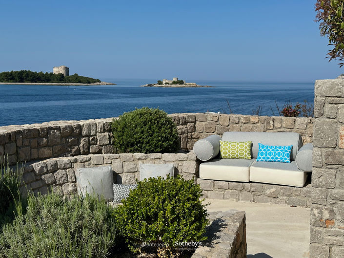 Image No.8-7 Bed Villa for sale