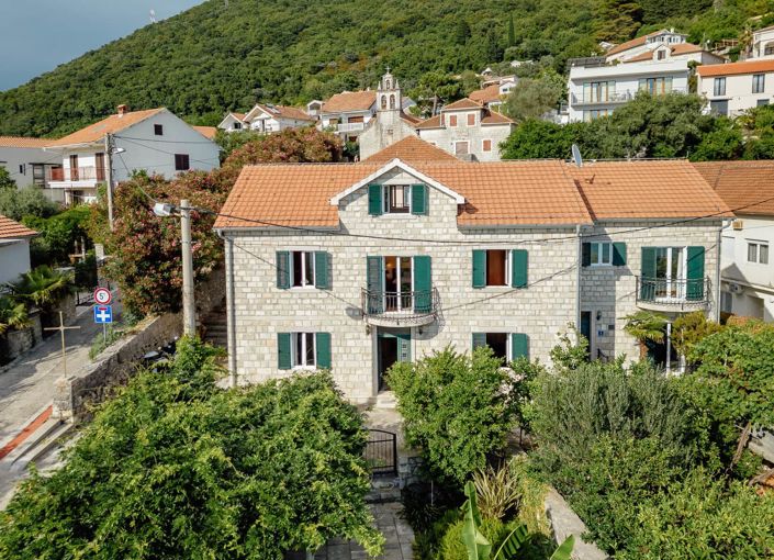 Image No.3-Villa de 4 chambres à vendre à Monténégro