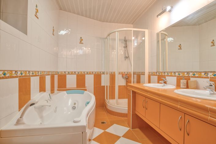 Image No.12-5 Bed Villa for sale