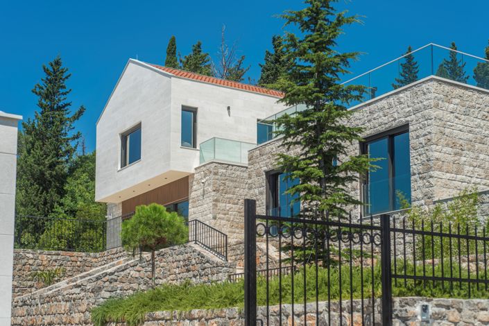 Image No.1-6 Bed Villa for sale