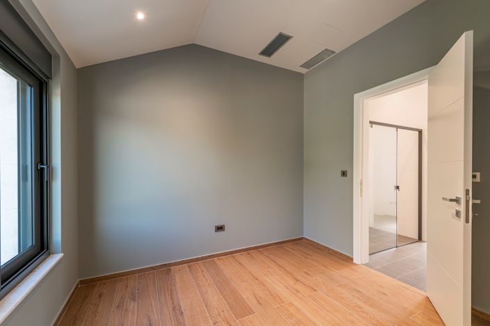 Image No.28-6 Bed Villa for sale