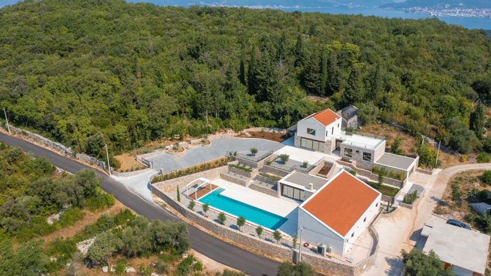 Image No.3-Villa de 6 chambres à vendre à Tivat