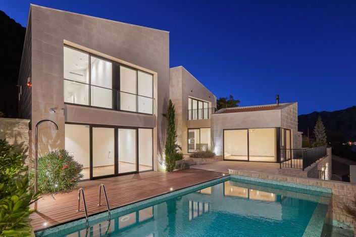 Image No.1-4 Bed Villa for sale