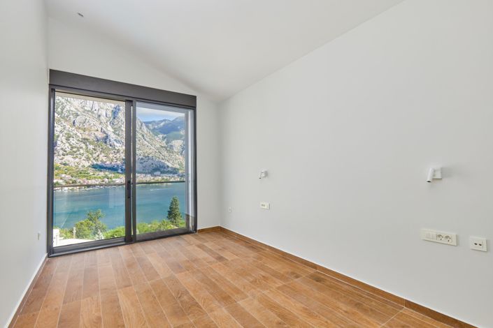 Image No.20-Villa de 4 chambres à vendre à Kotor