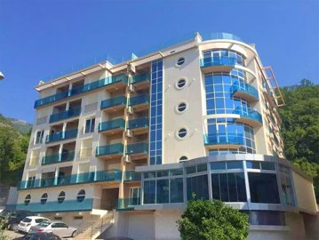 2-luxury-penthouse-apartment-near-the-sea-min