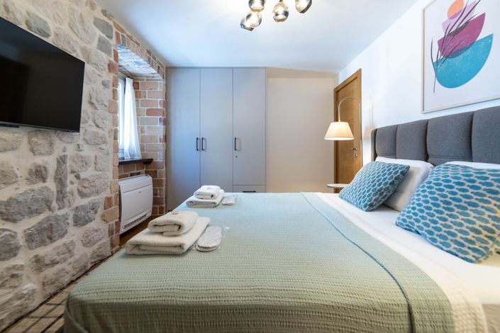 Image No.17-3 Bed House for sale