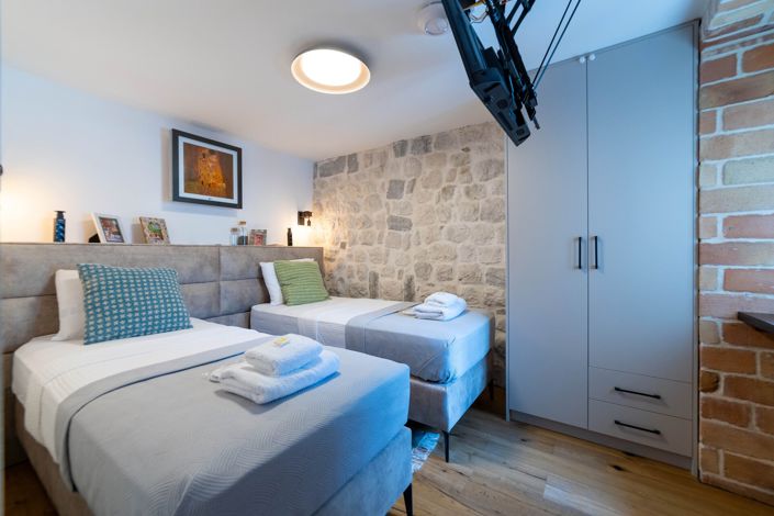 Image No.18-3 Bed House for sale