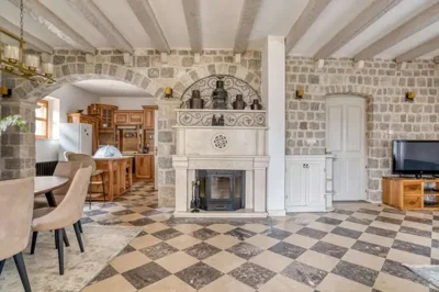 9-stone-villa-on-a-large-plot-with-a-pool-1