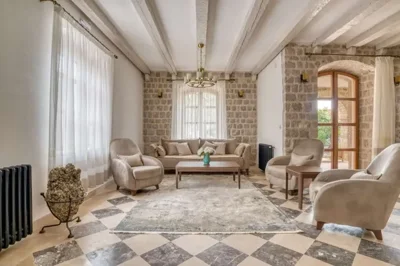 5-stone-villa-on-a-large-plot-with-a-pool-1