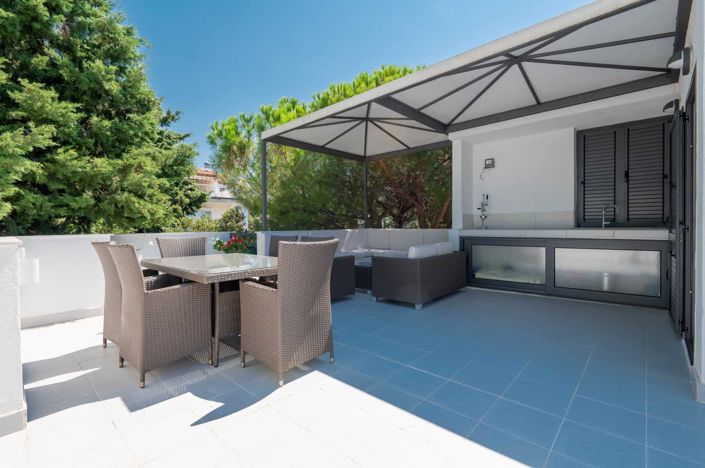 Image No.10-3 Bed House for sale