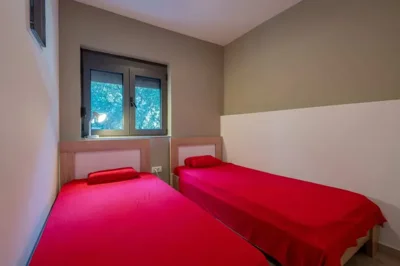 8-bar-utjeha-three-bedroom-house-in-the-immed