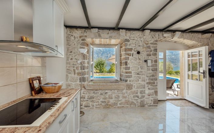 Image No.17-10 Bed House for sale