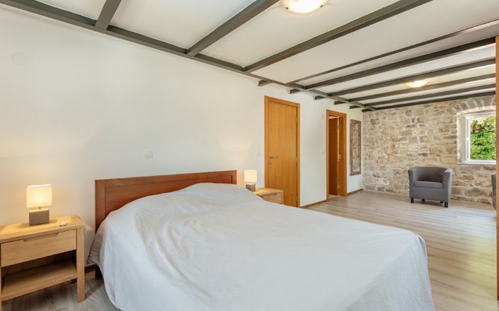 Image No.21-10 Bed House for sale