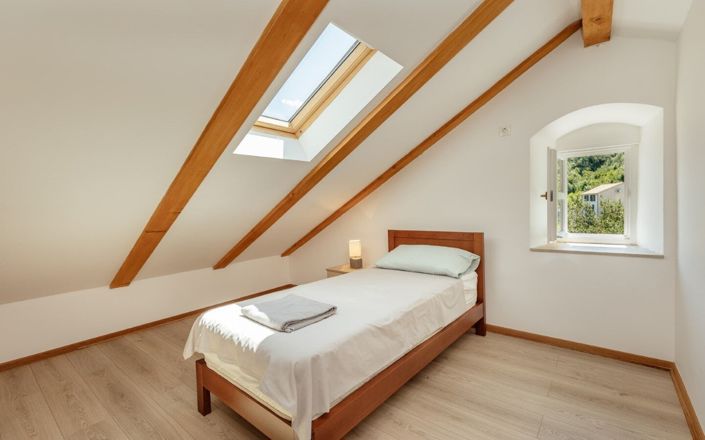 Image No.30-10 Bed House for sale