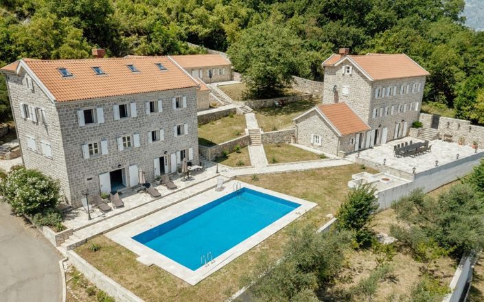 Image No.4-10 Bed House for sale