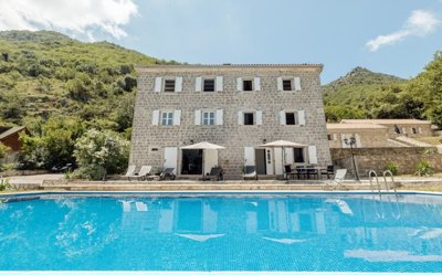 3-historic-renovated-complex-of-stone-villas-