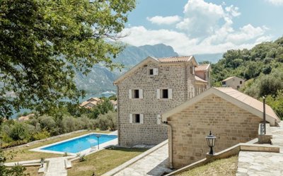6-historic-renovated-complex-of-stone-villas-