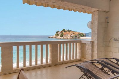 2-waterside-two-bedroom-apartment-sveti-stefa