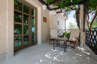 4-budva-st-stefan-villa-with-an-outdoor-swimm