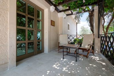 4-budva-st-stefan-villa-with-an-outdoor-swimm