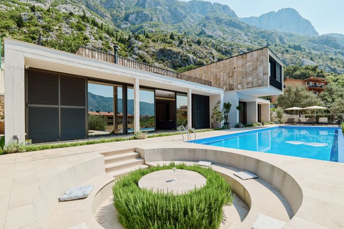 Image No.1-Villa de 5 chambres à vendre à Dobrota