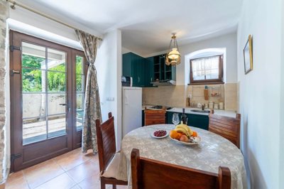 9-3bdr-apartment-in-a-waterfront-stone-villa